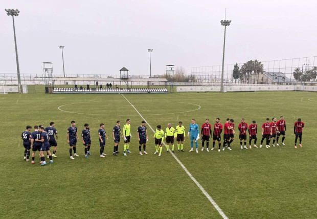 Локомотив с първа победа в контролите – успех над Напредак под проливния дъжд, два червени картона